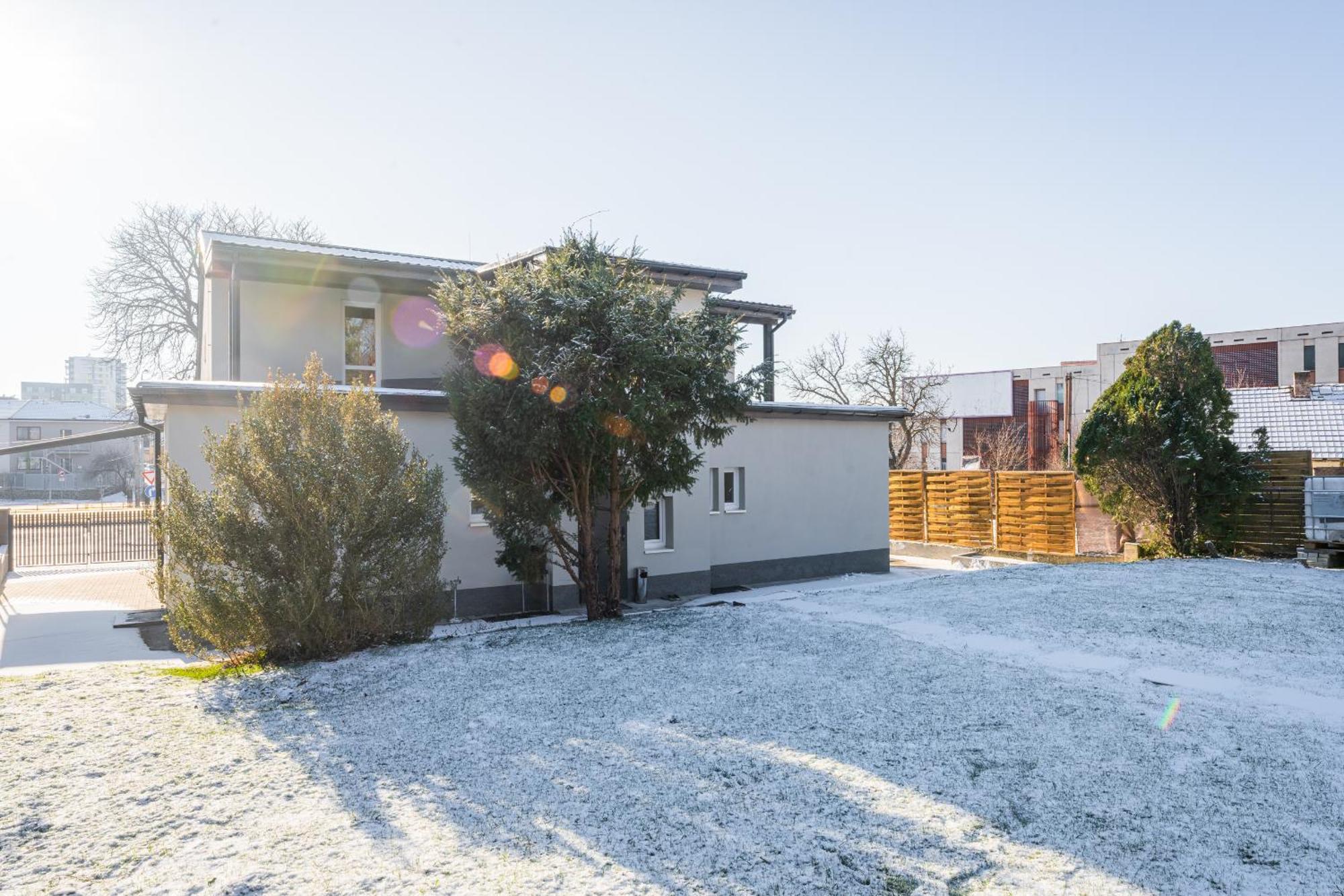 Apartmany Modrany Prag Exterior foto